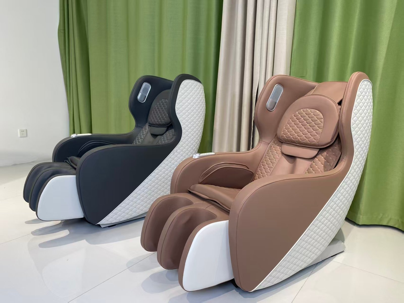 Leisure Massage Chair with Zero Gravity Recline and Airbag Compression Massage